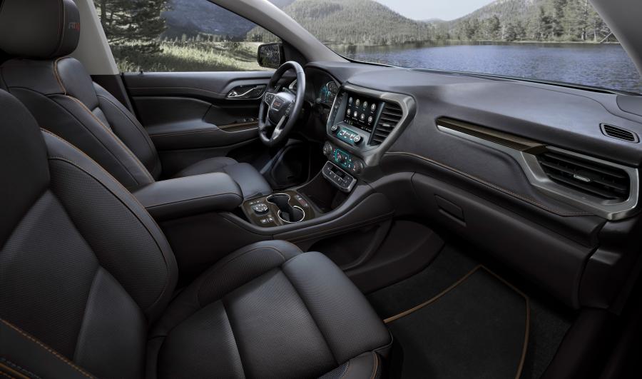Интерьер GMC Acadia AT4 2019 года  (фото 3 из 18)